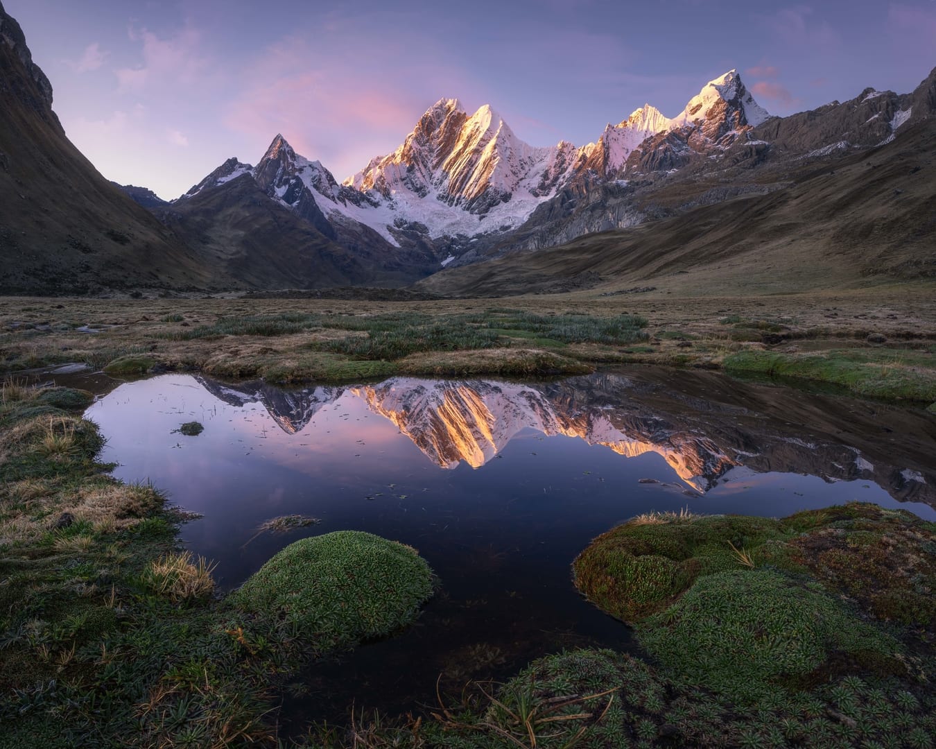 Mountains and vibrant market in Peru